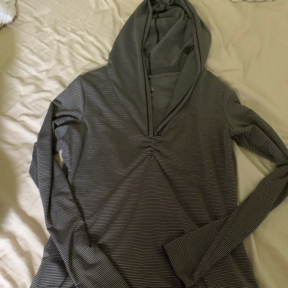 Prana long sleeve hooded top, small